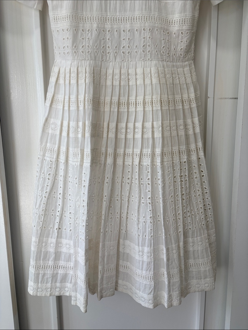 Collared Short Sleeve Pleated White Eyelet Shirt Dress Size Medium - Picture 11 of 13